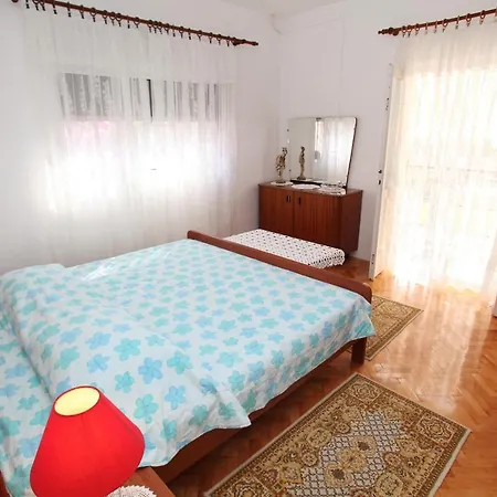 15011a * 特罗吉尔