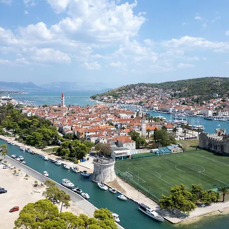 15011a * Trogir